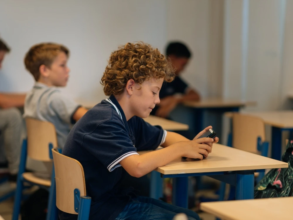 UAE Ministry of Education phone ban