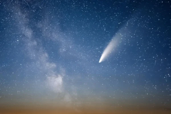 “Bright Comet SWAN25B in UAE above the western horizon in night sky”