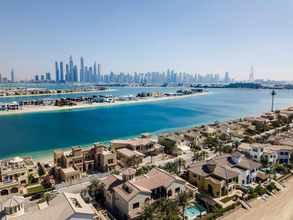 Waterfront villas in Palm Jumeirah with Dubai skyline under the Dubai first-Home Initiative.