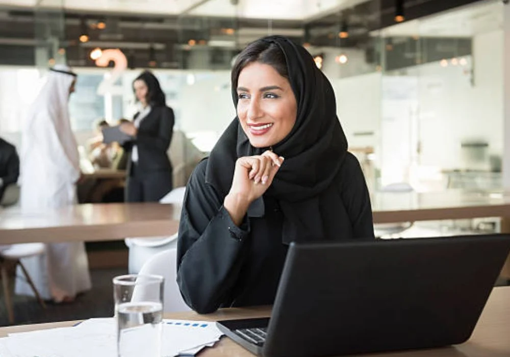 UAE jobs for women – female professional in the GCC workforce.