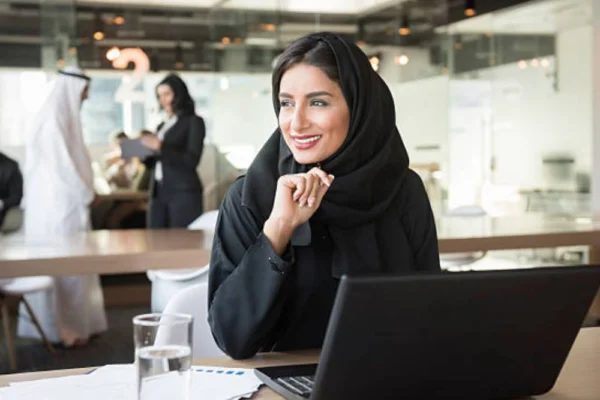 UAE jobs for women – female professional in the GCC workforce.