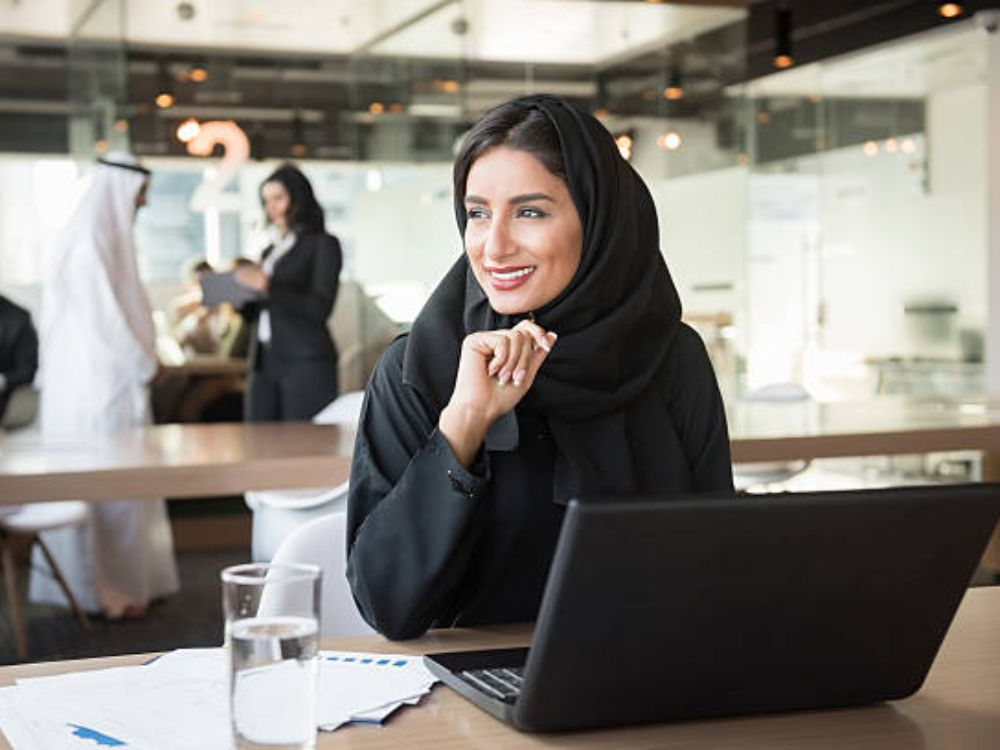 UAE jobs for women – female professional in the GCC workforce.