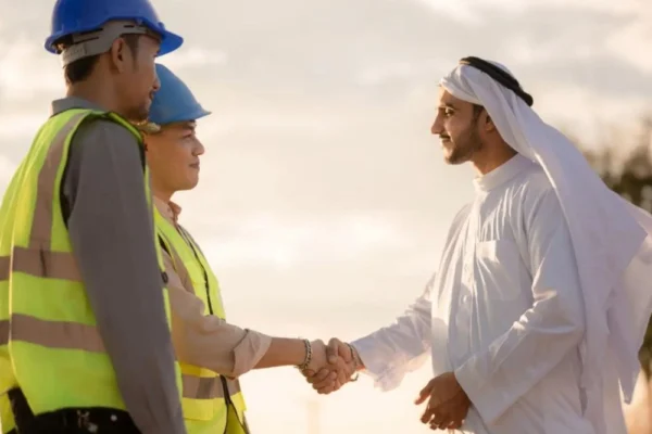 Image showing satisfied Employees and Employer as UAE has the lowest labor dispute rates.