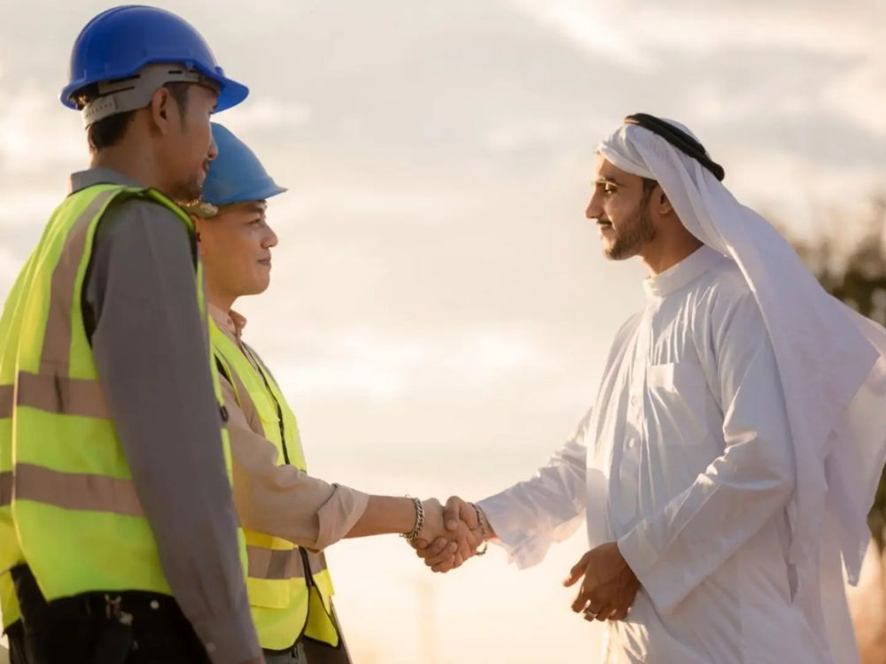 Image showing satisfied Employees and Employer as UAE has the lowest labor dispute rates.