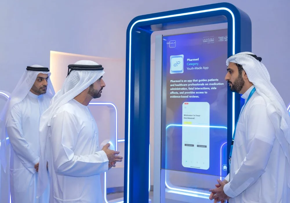 Hamdan bin Mohammed honours winners of the Dubai New Apps Championship.