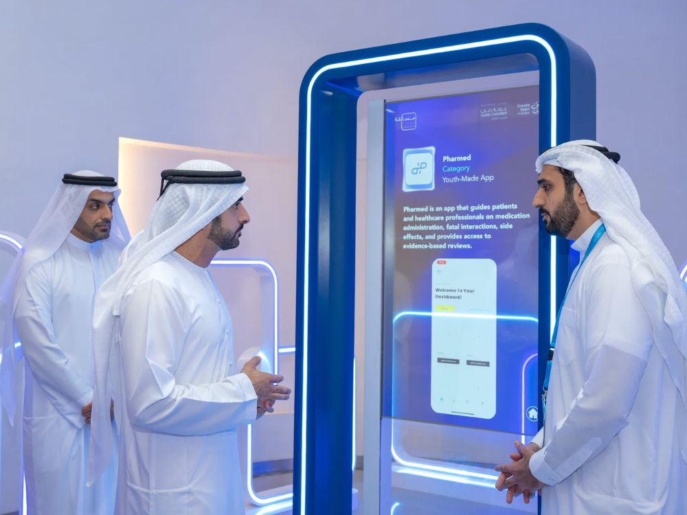 Hamdan bin Mohammed honours winners of the Dubai New Apps Championship.